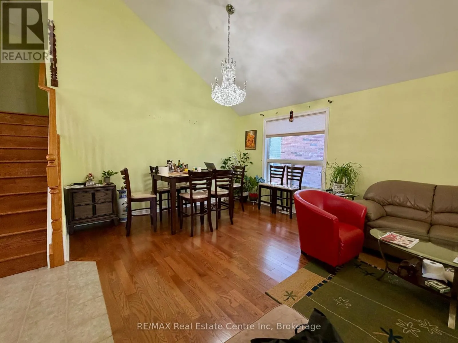 162 CLAIRFIELDS DRIVE W