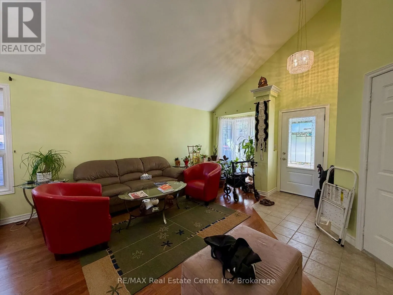 162 CLAIRFIELDS DRIVE W