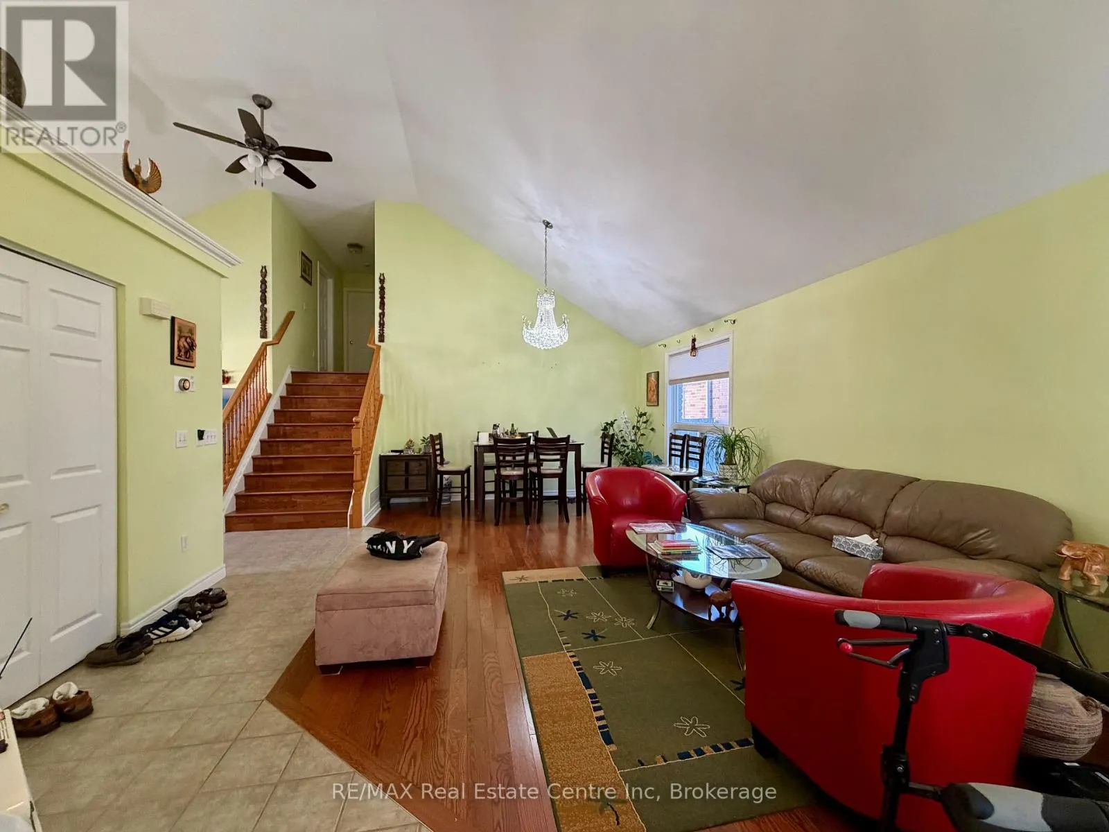 162 CLAIRFIELDS DRIVE W