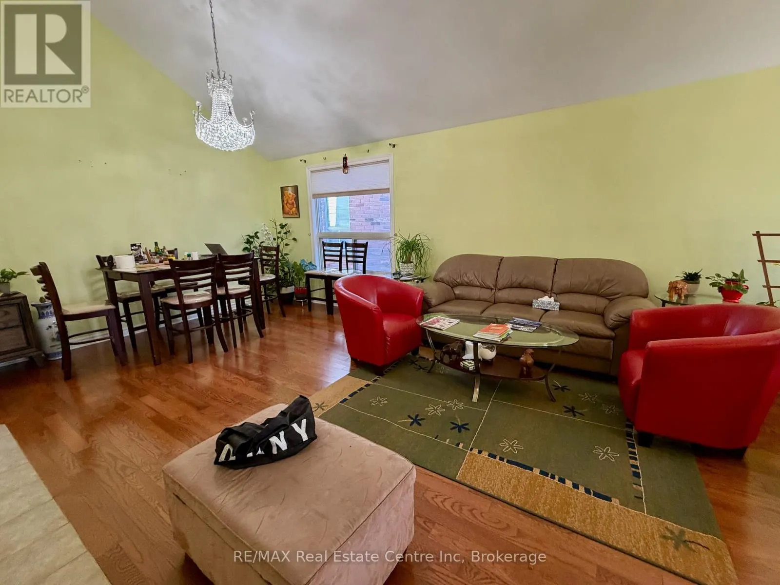 162 CLAIRFIELDS DRIVE W