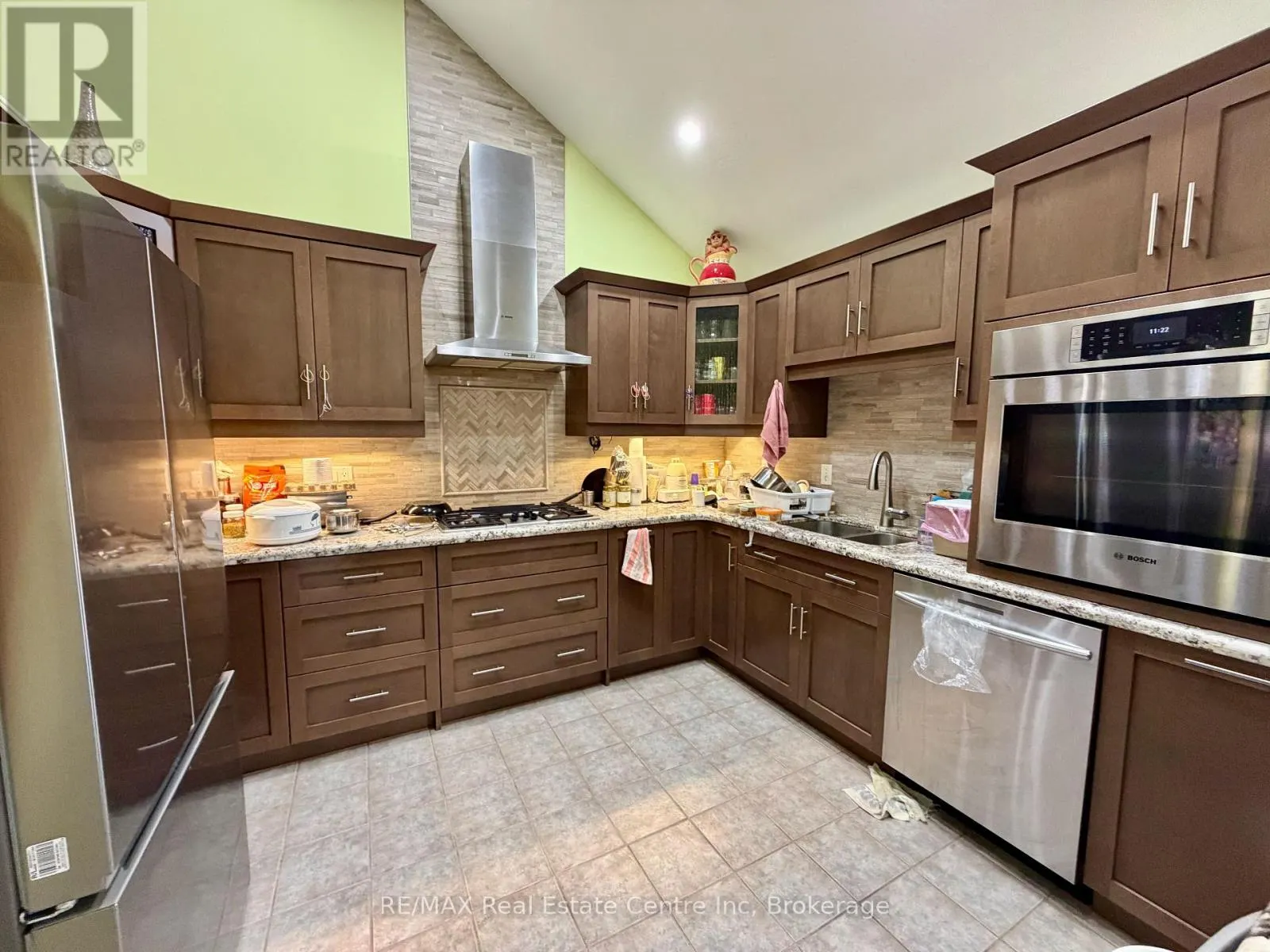 162 CLAIRFIELDS DRIVE W