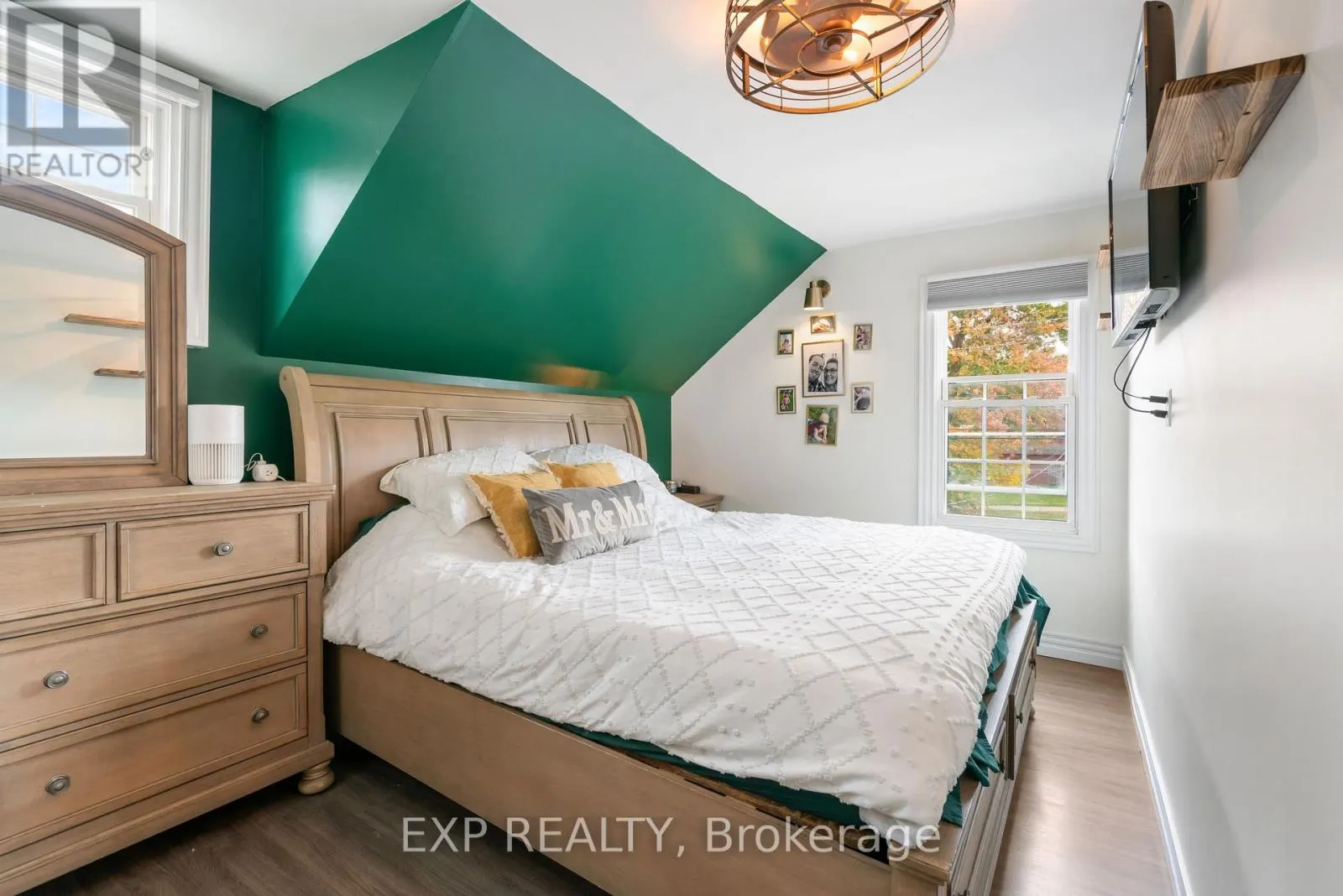 206 FIFTH STREET W