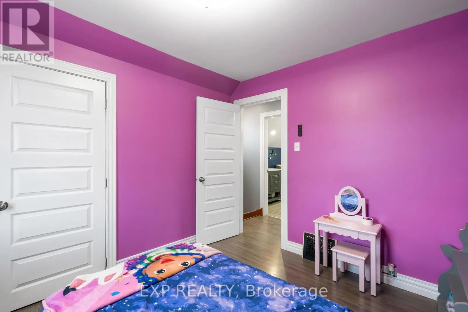 206 FIFTH STREET W
