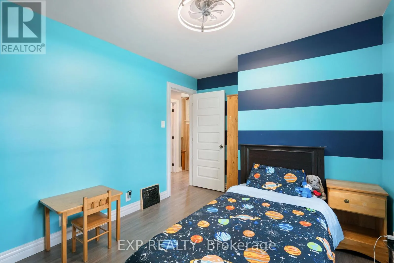 206 FIFTH STREET W