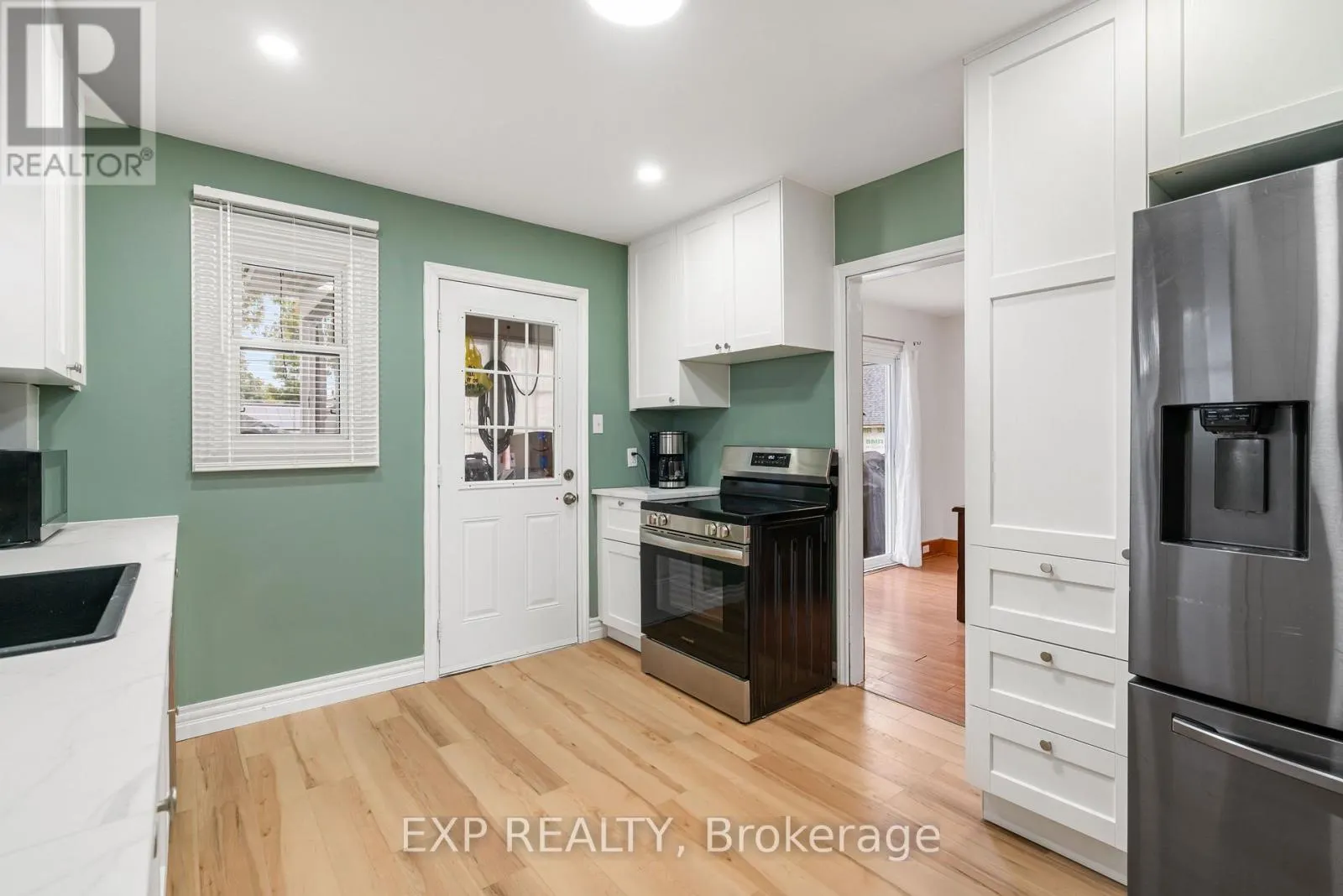 206 FIFTH STREET W
