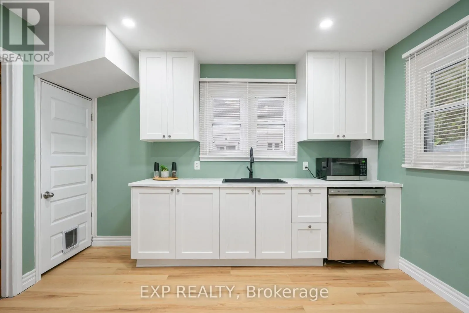 206 FIFTH STREET W