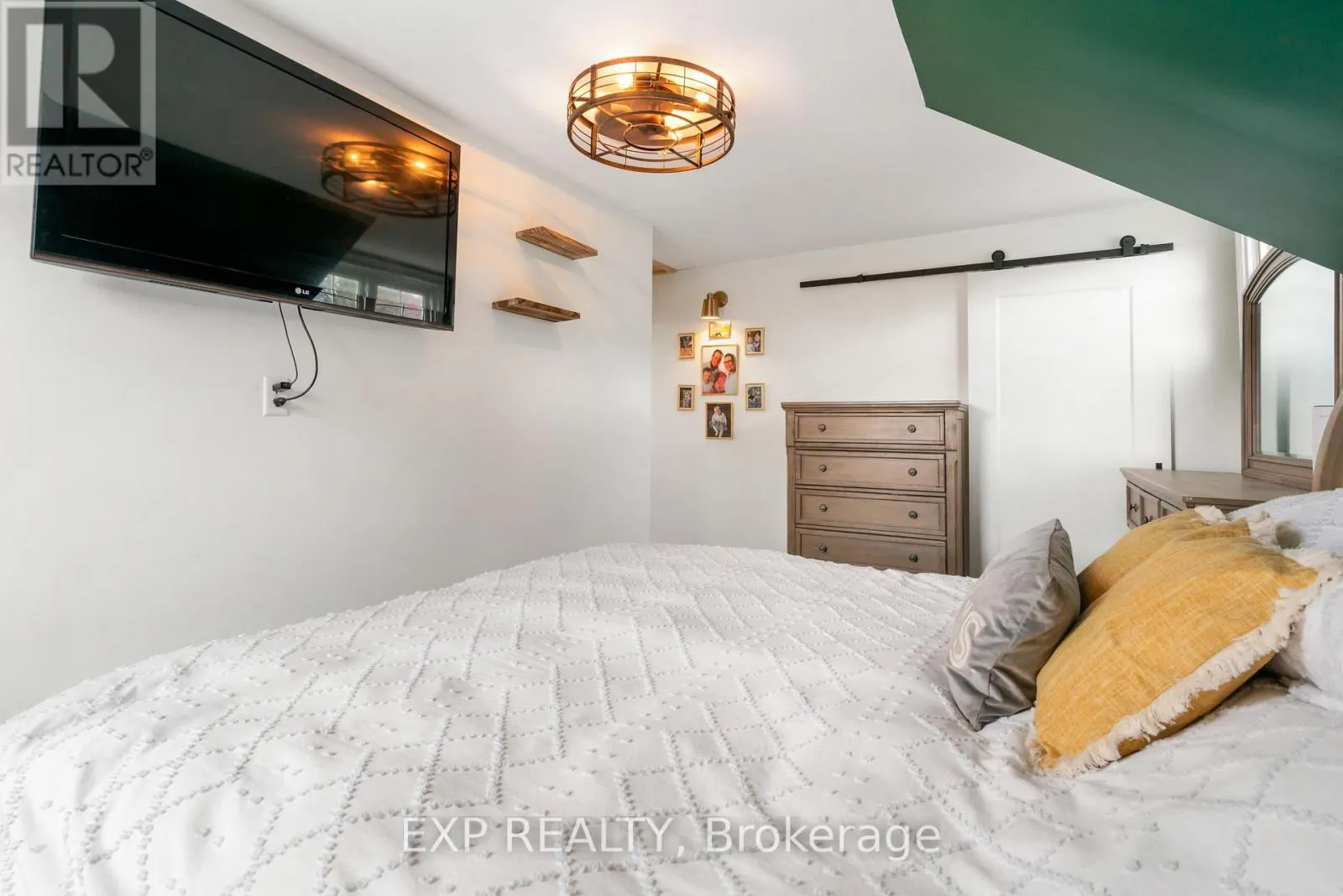 206 FIFTH STREET W