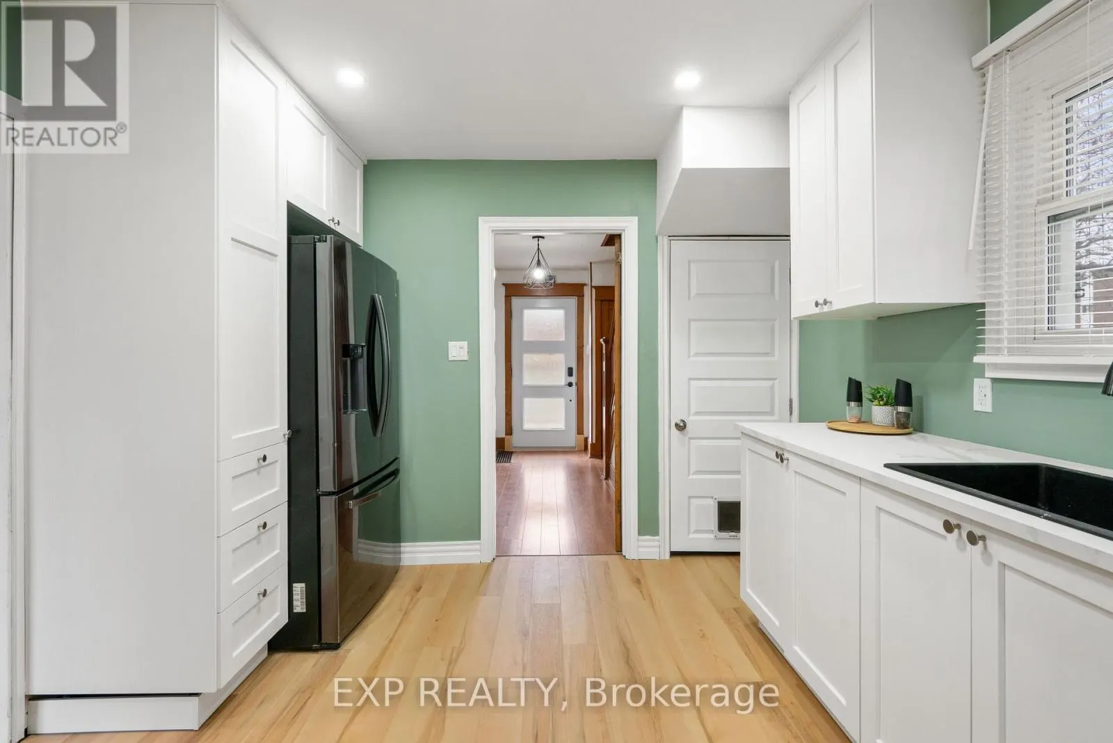 206 FIFTH STREET W