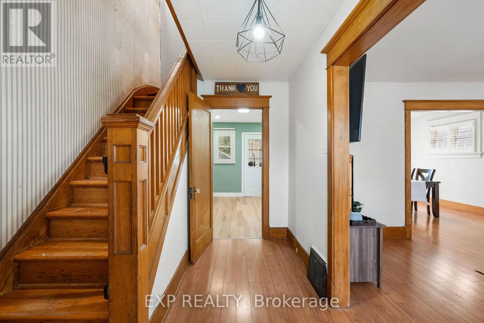 206 FIFTH STREET W