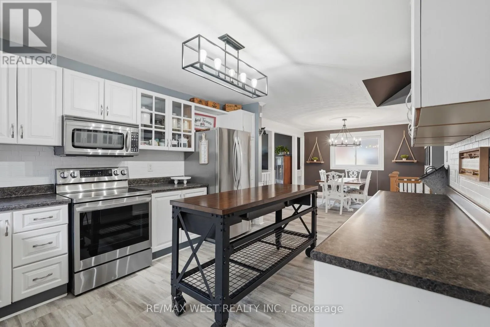 515 BERKINDALE DRIVE