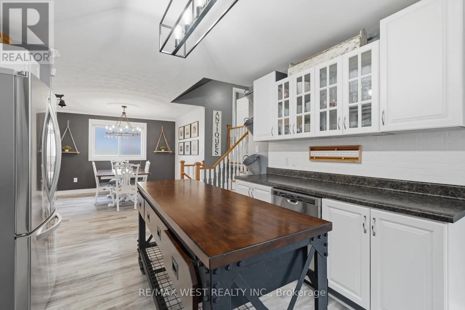 515 BERKINDALE DRIVE