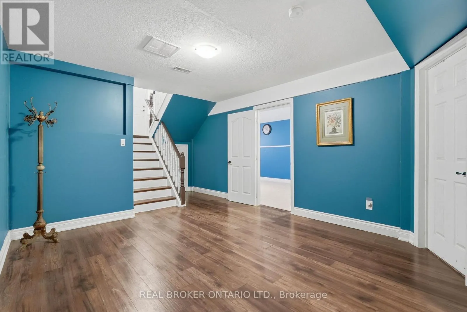 8 MOYLE DRIVE