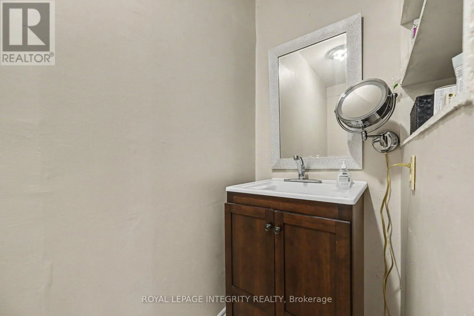 36 KENT CRESCENT