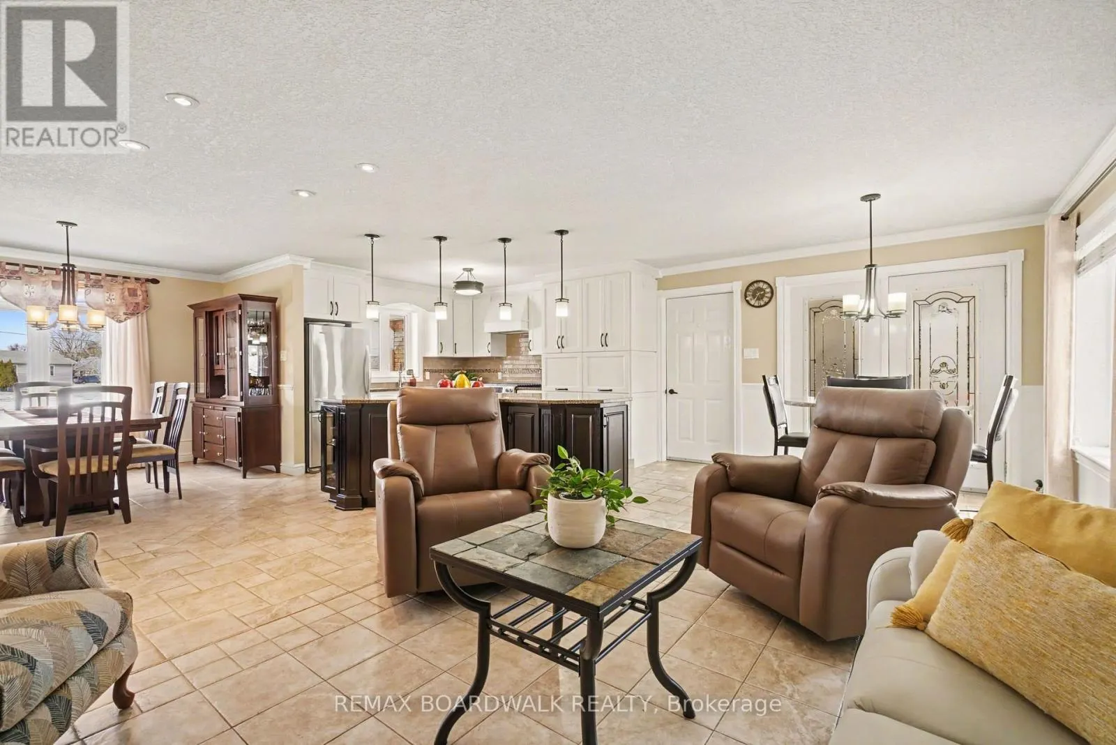 32 FAUCHER BOULEVARD