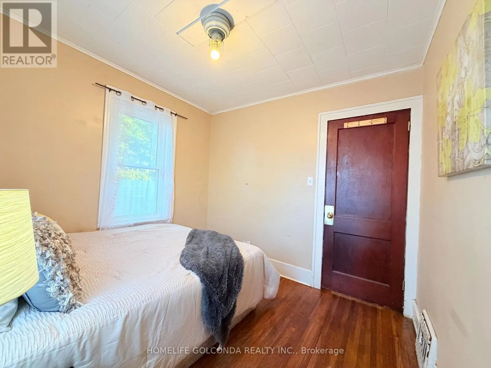 3203 LINWOOD PLACE