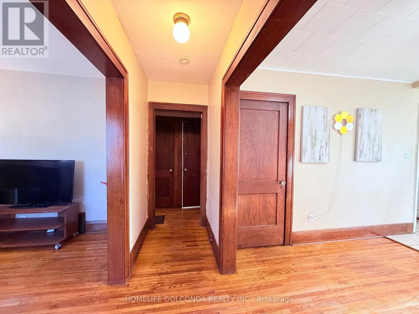3203 LINWOOD PLACE