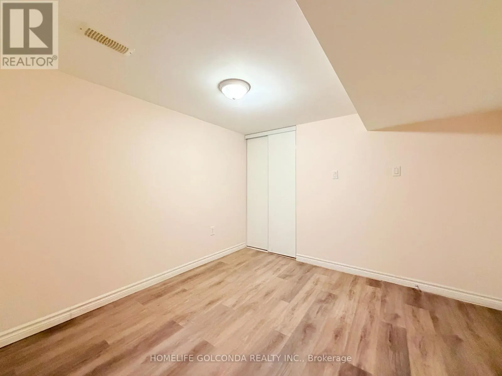 3203 LINWOOD PLACE