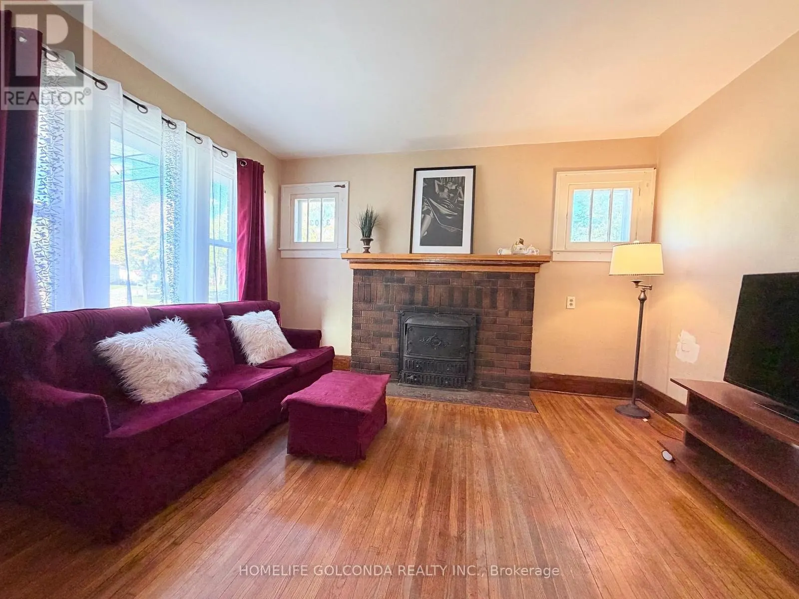 3203 LINWOOD PLACE