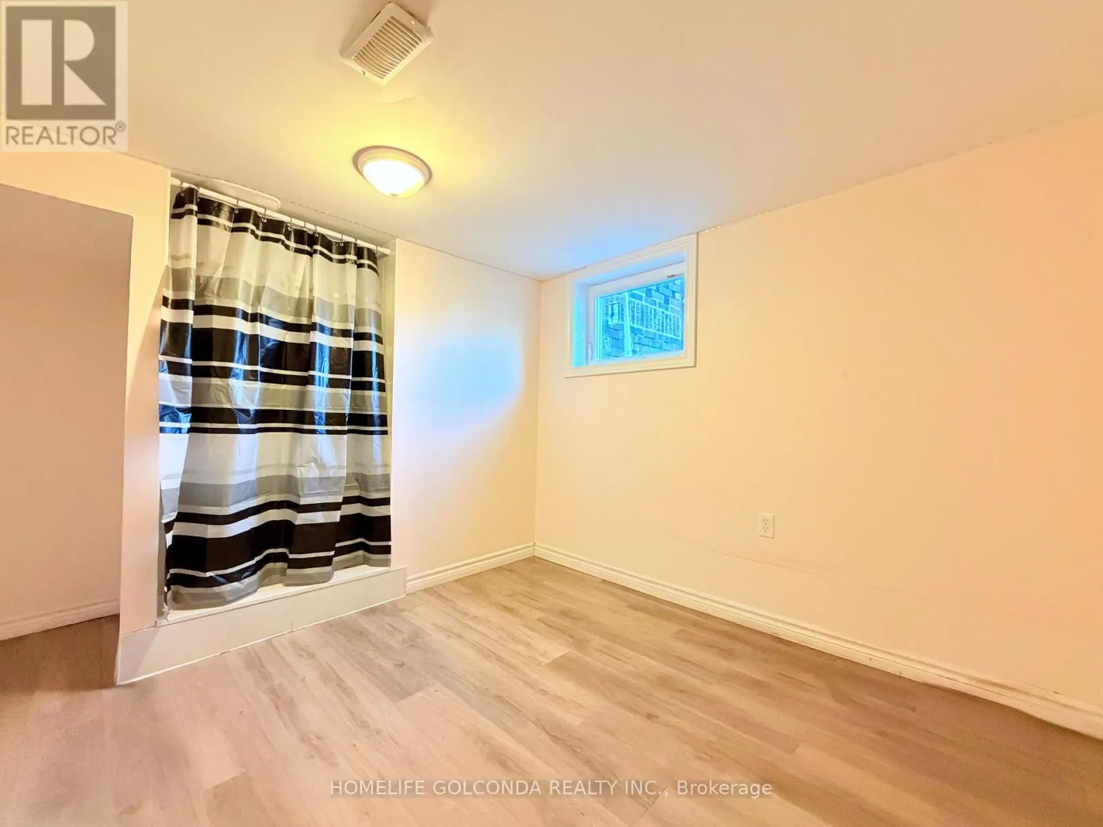 3203 LINWOOD PLACE