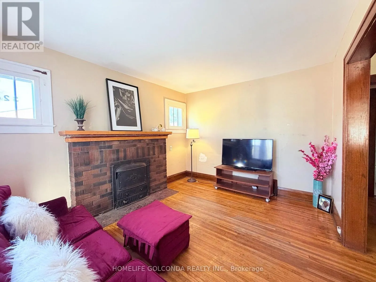 3203 LINWOOD PLACE