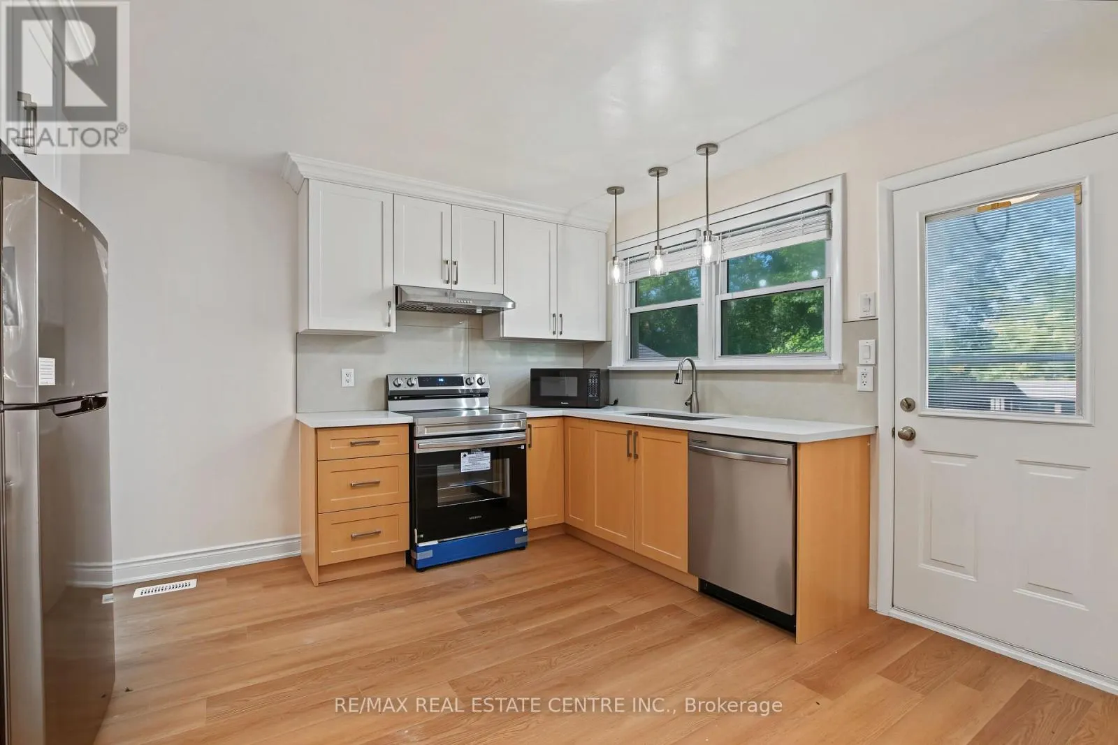 143 ELGIN CRESCENT
