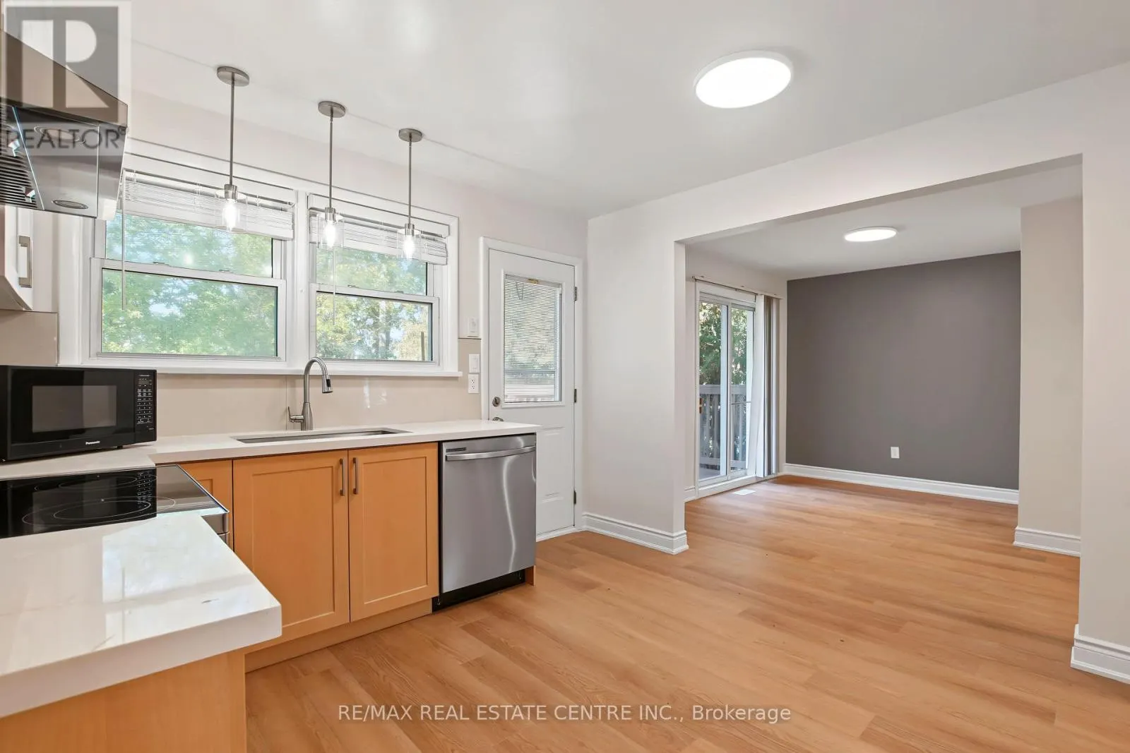 143 ELGIN CRESCENT