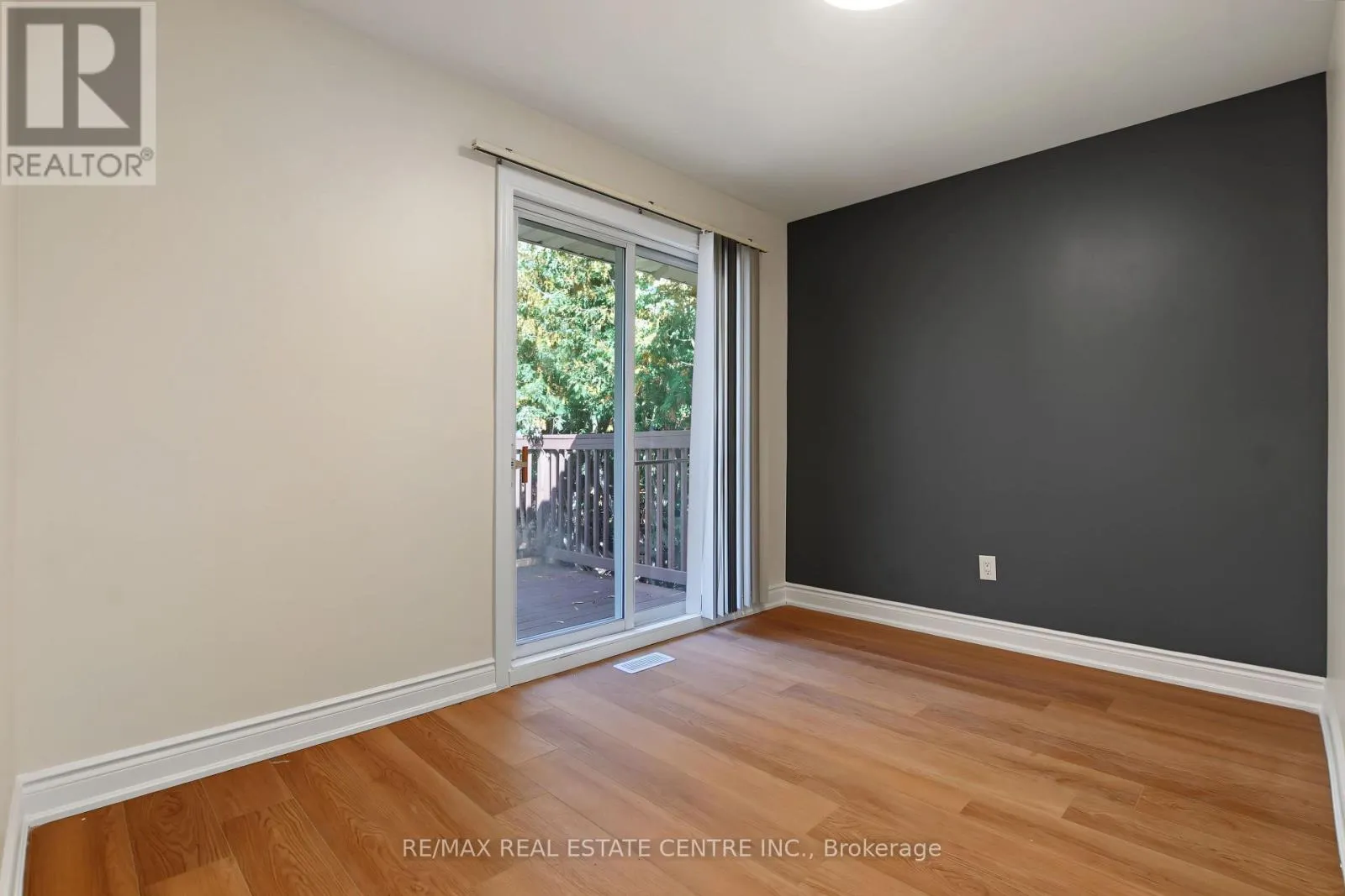 143 ELGIN CRESCENT