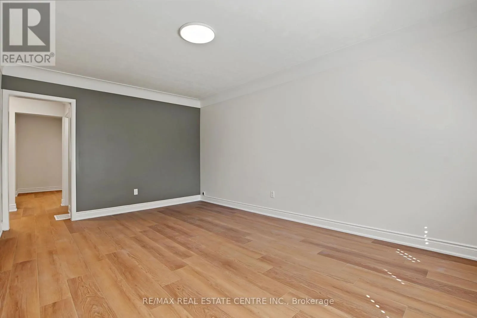 143 ELGIN CRESCENT