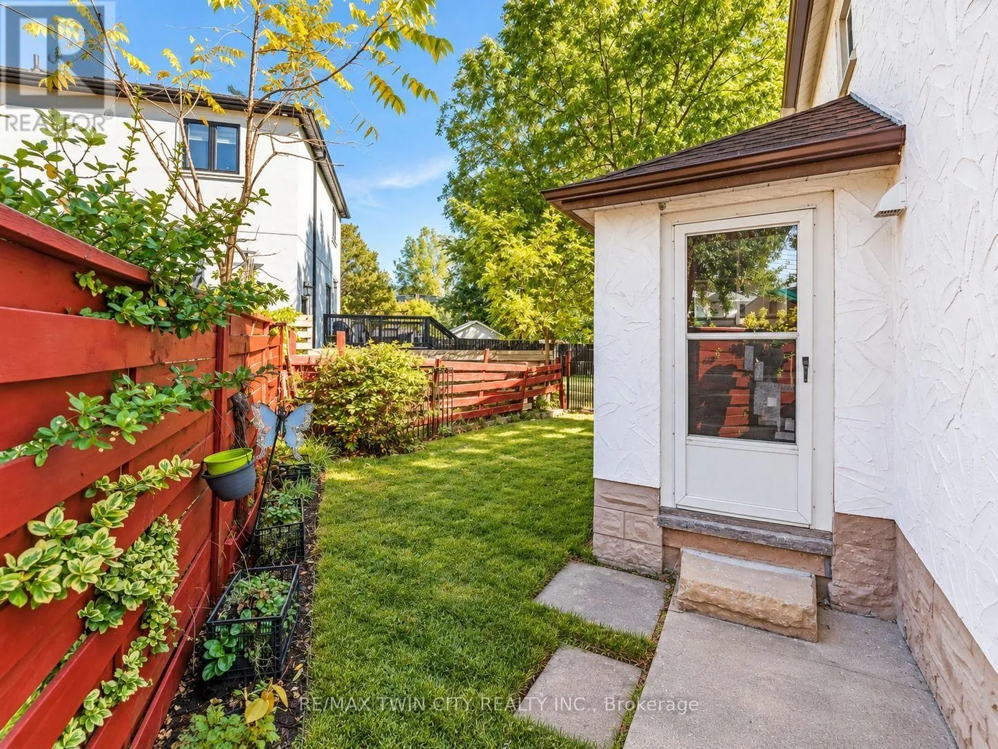 116 VICTORIA AVENUE