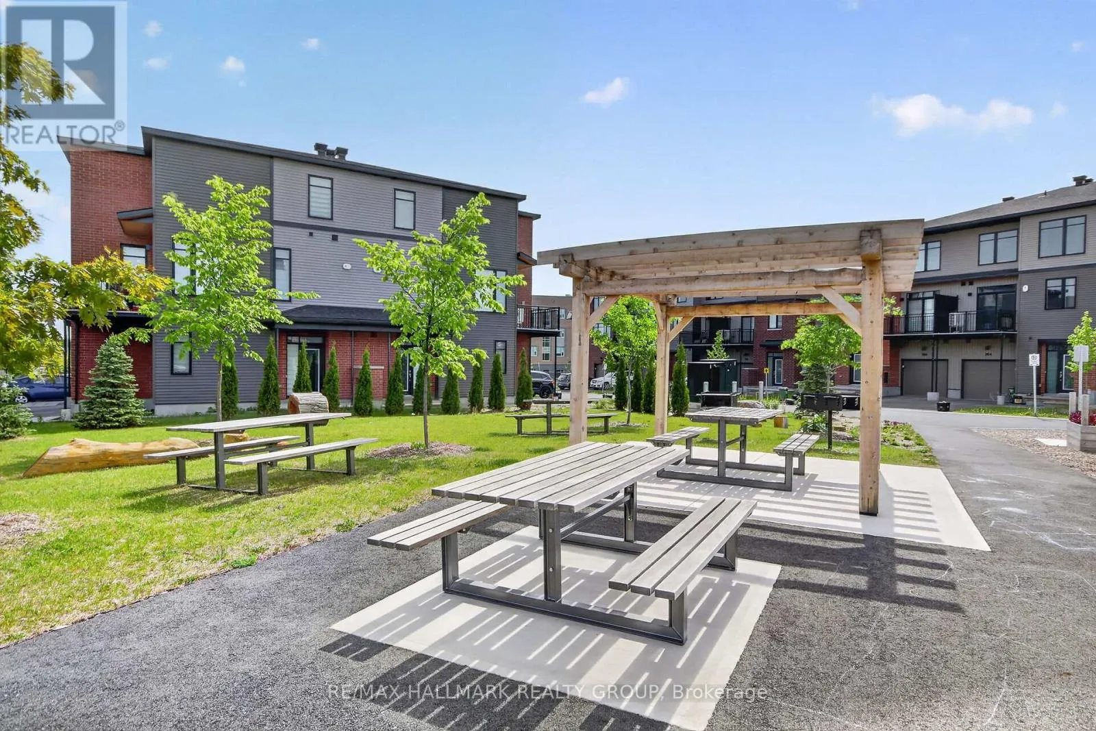 402 JEWELWING PRIVATE