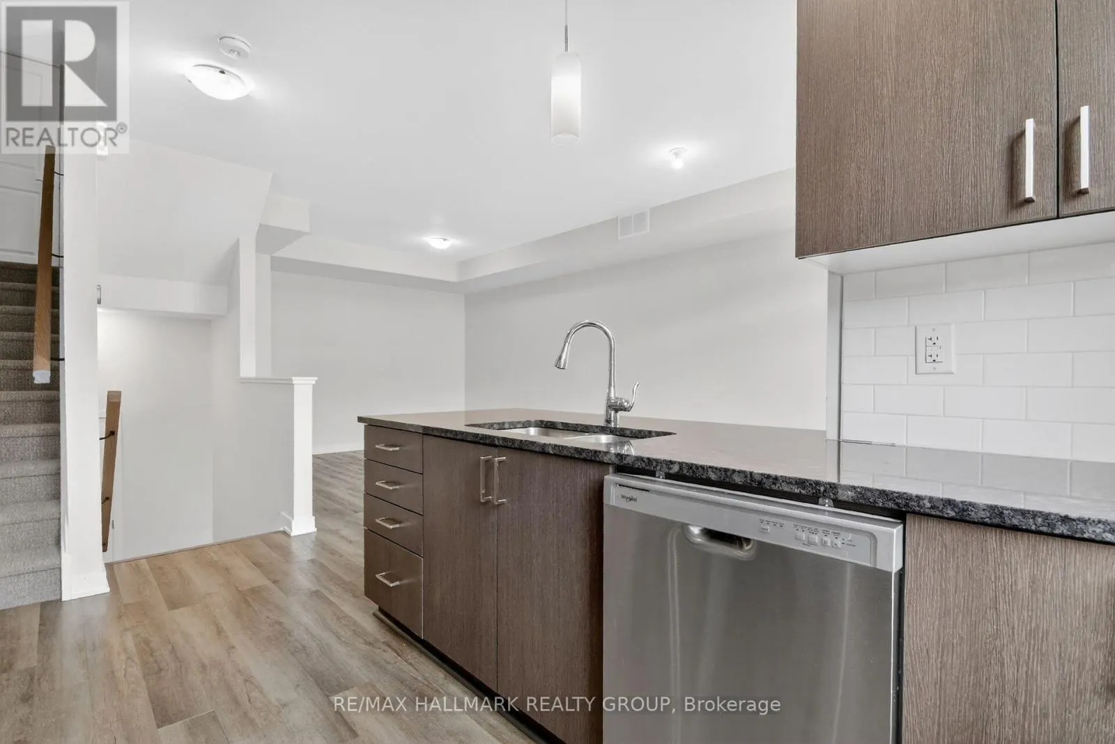 402 JEWELWING PRIVATE