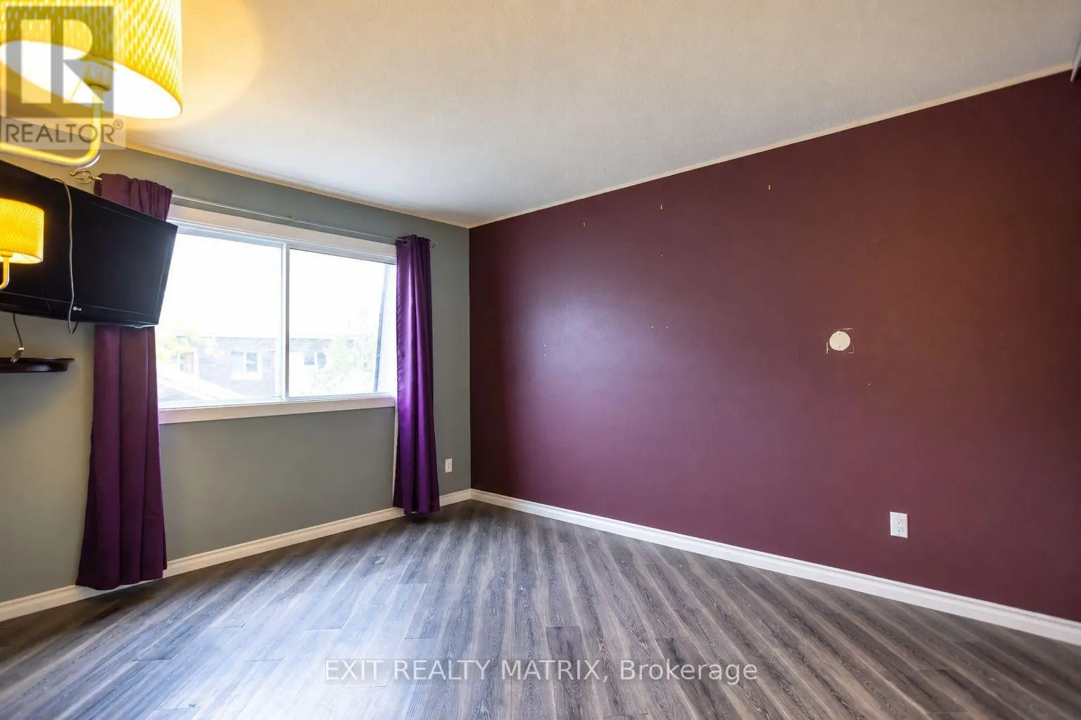 3006 FAIRLEA CRESCENT
