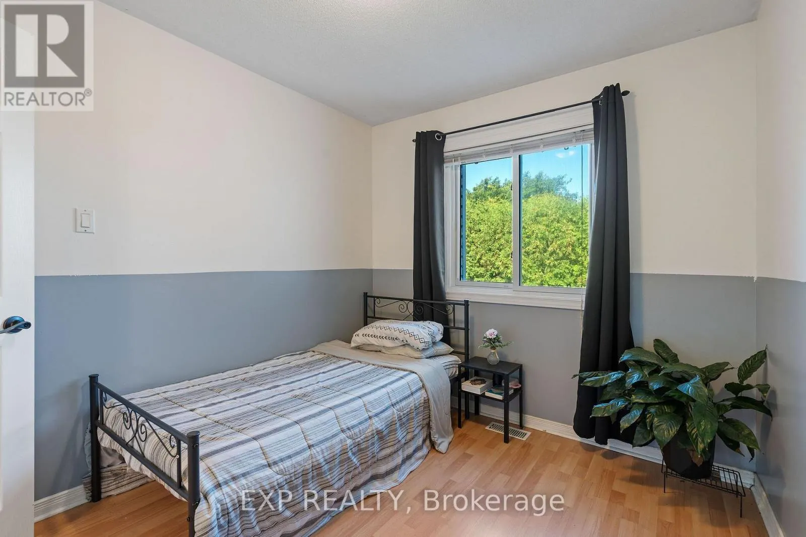 122 MARKLAND CRESCENT