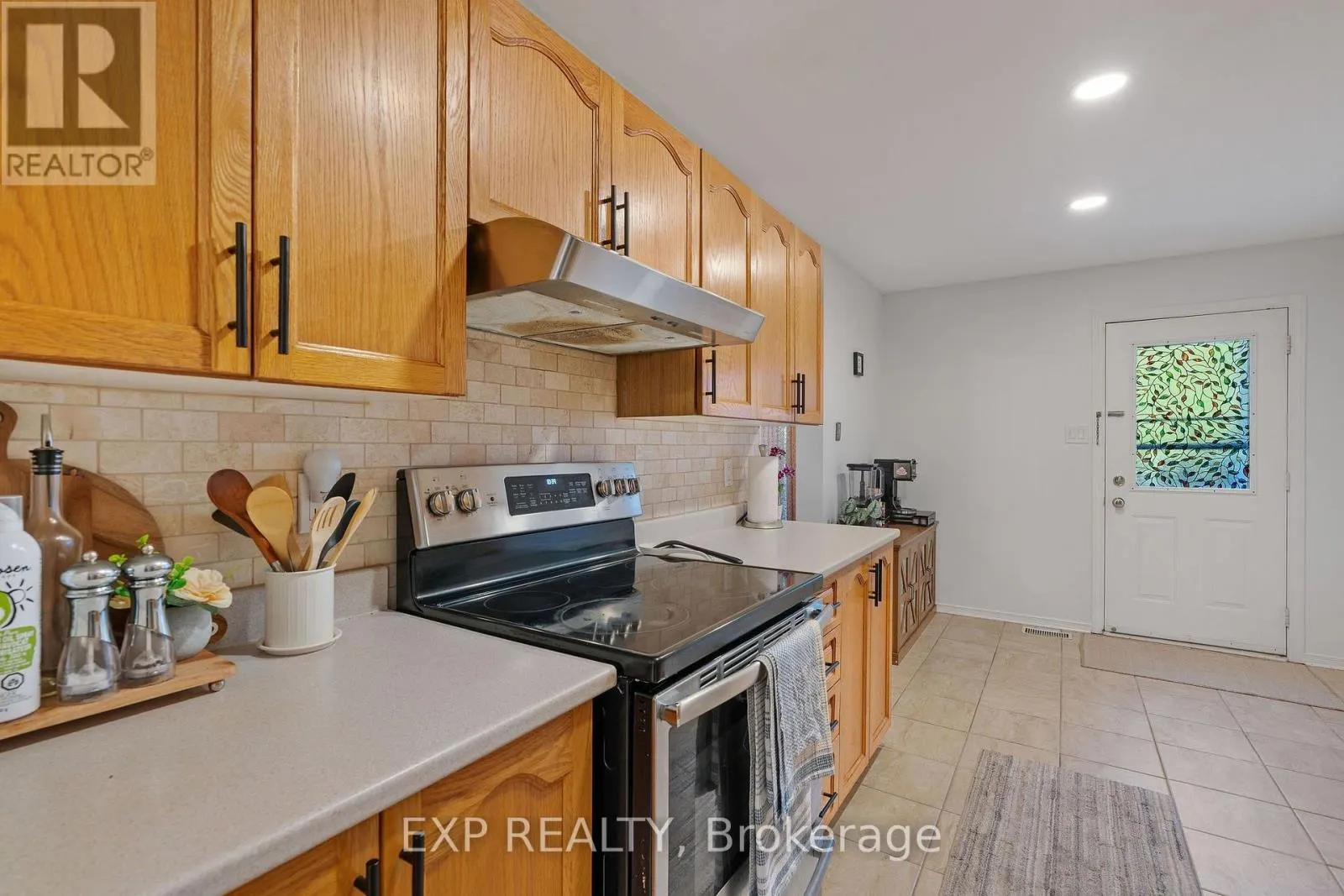 122 MARKLAND CRESCENT