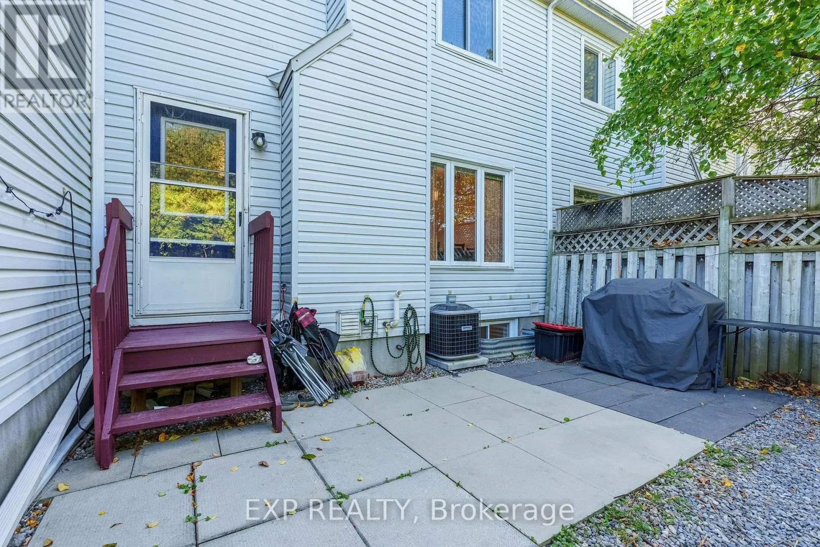 122 MARKLAND CRESCENT