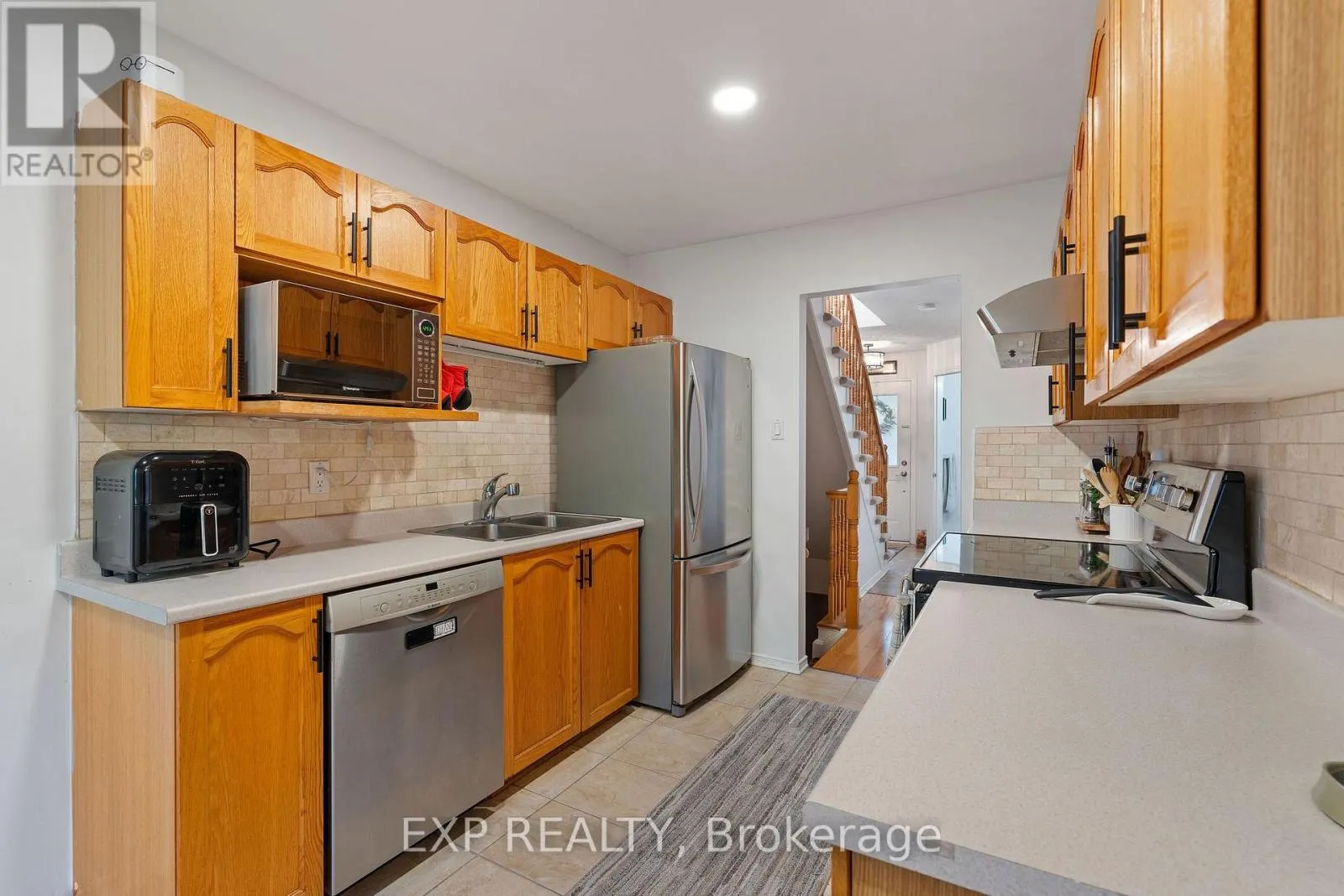 122 MARKLAND CRESCENT