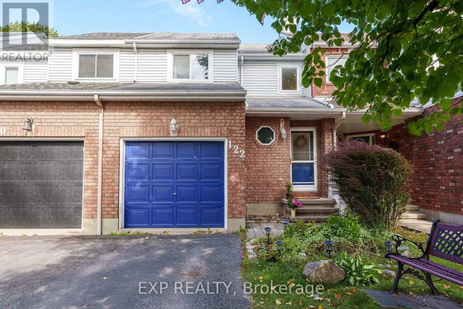 122 MARKLAND CRESCENT