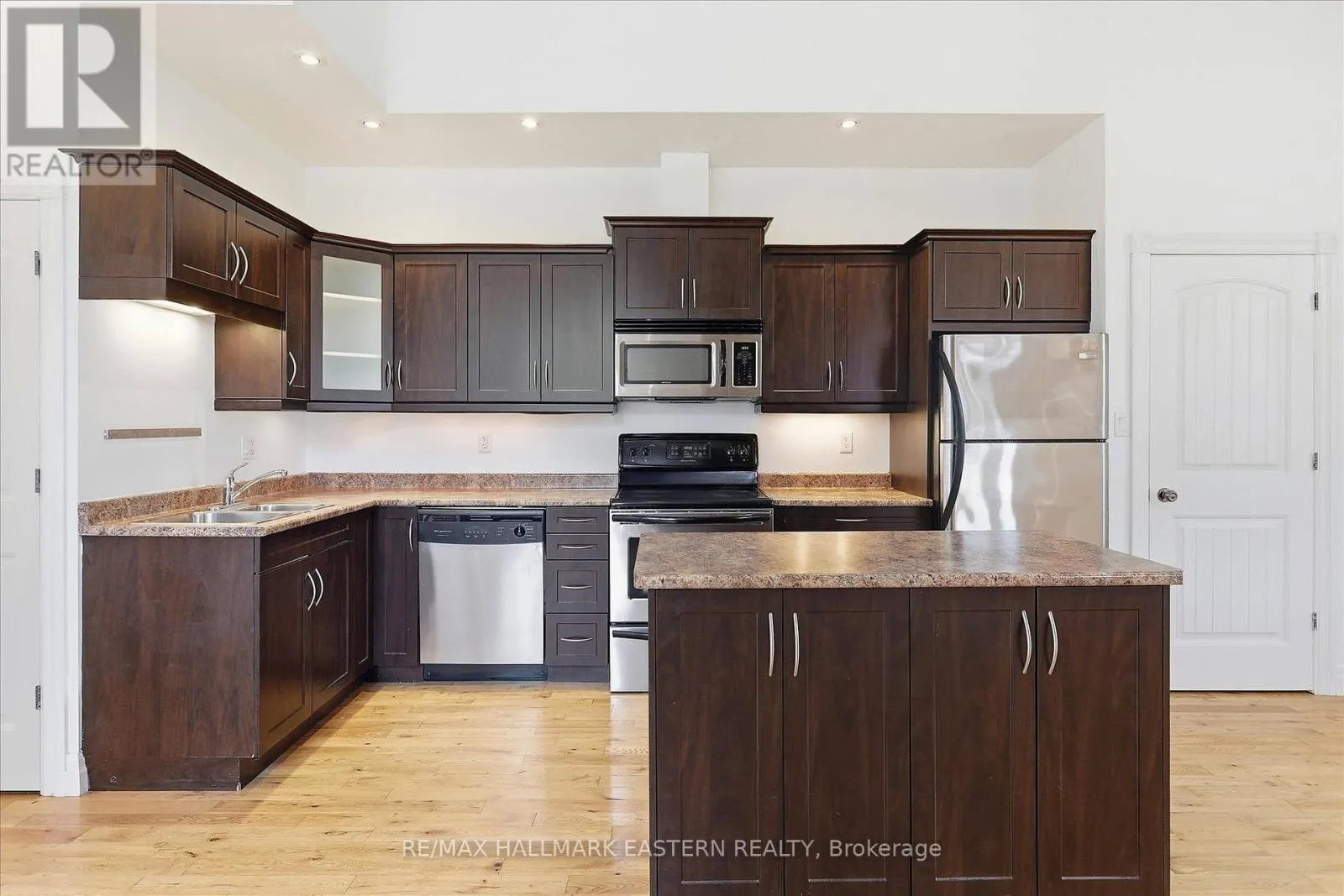 #2 - 760 GEORGE STREET ##2