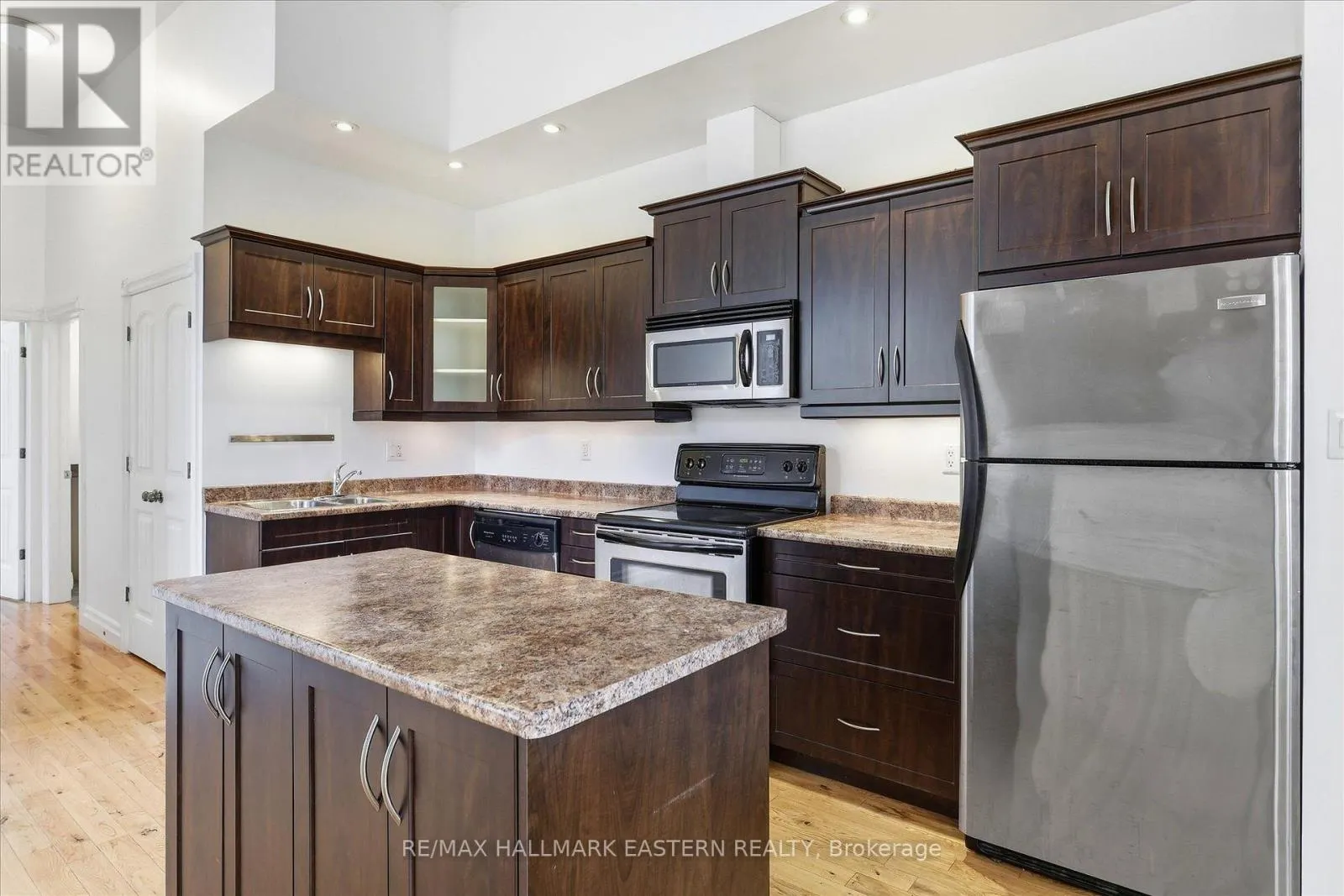 #2 - 760 GEORGE STREET ##2