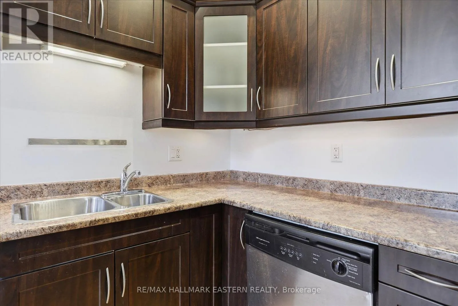 #2 - 760 GEORGE STREET ##2
