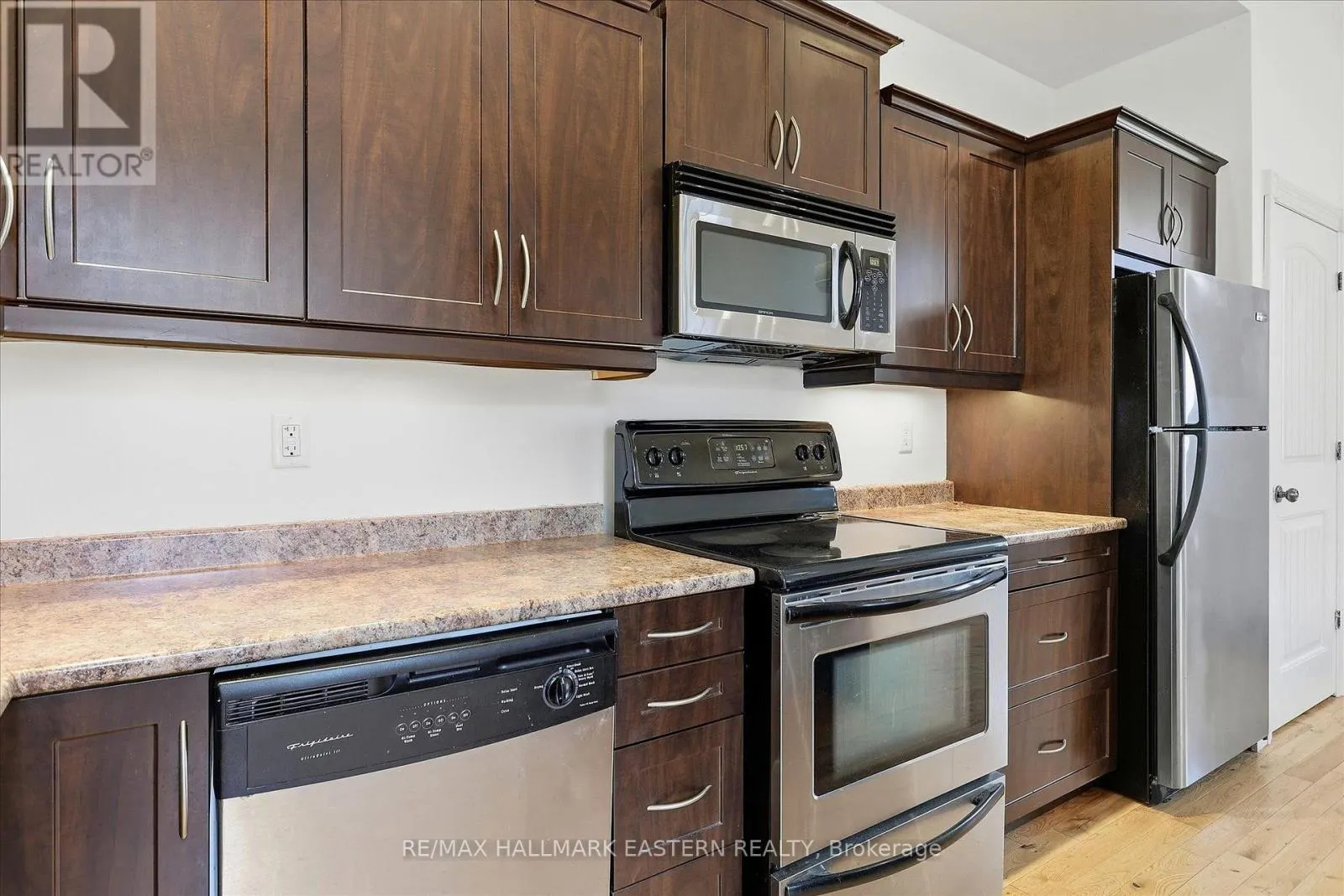#2 - 760 GEORGE STREET ##2