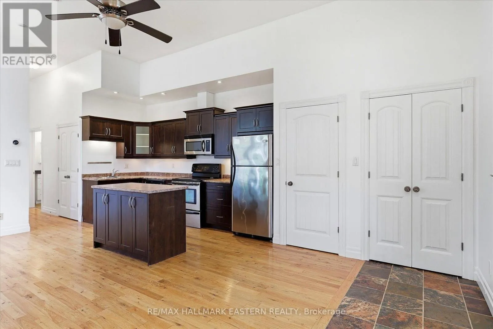 #2 - 760 GEORGE STREET ##2