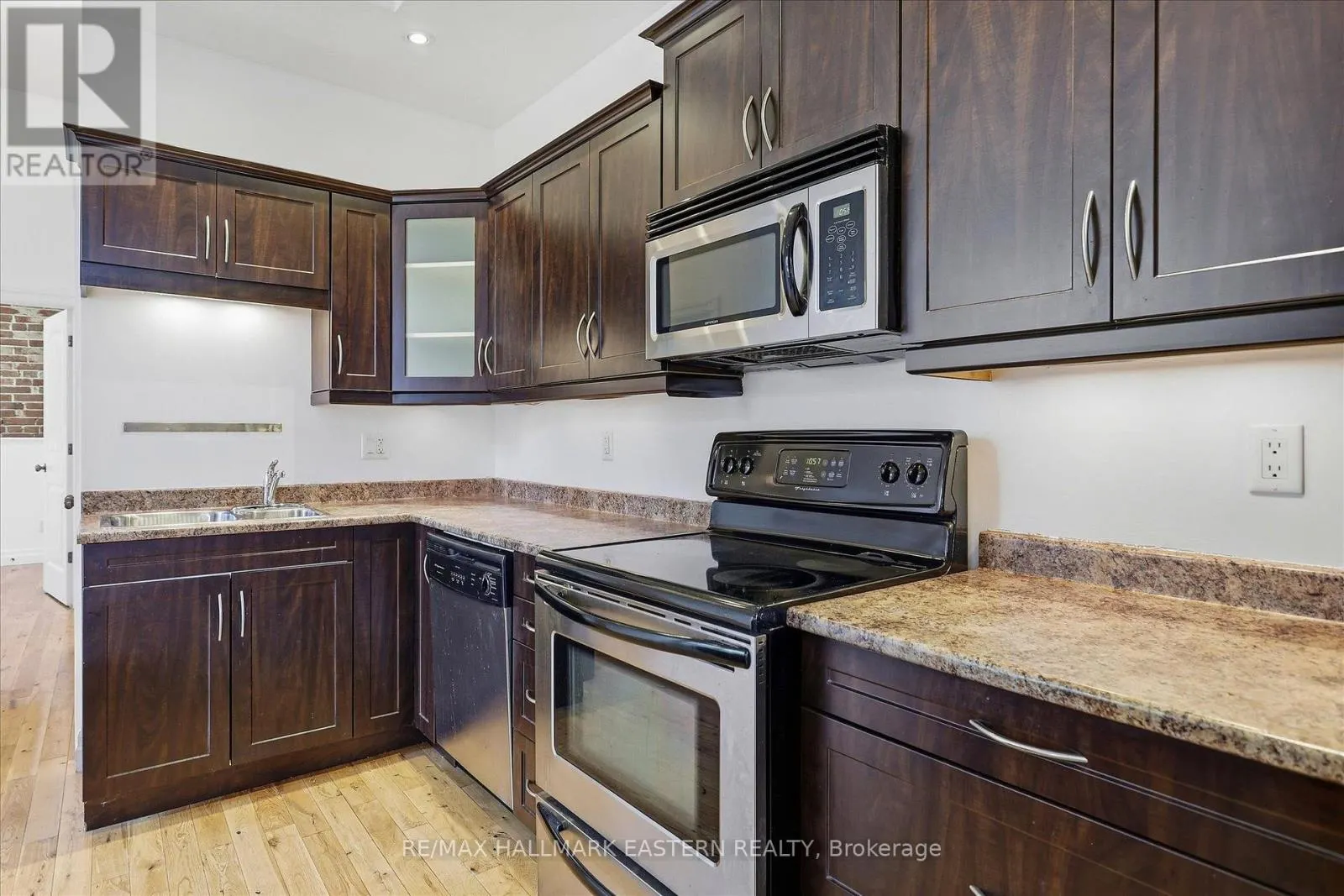 #2 - 760 GEORGE STREET ##2