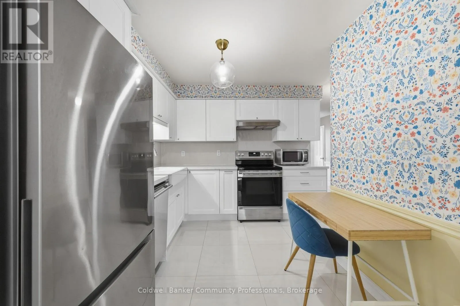 10 - 14 BRUCEDALE AVENUE E #10