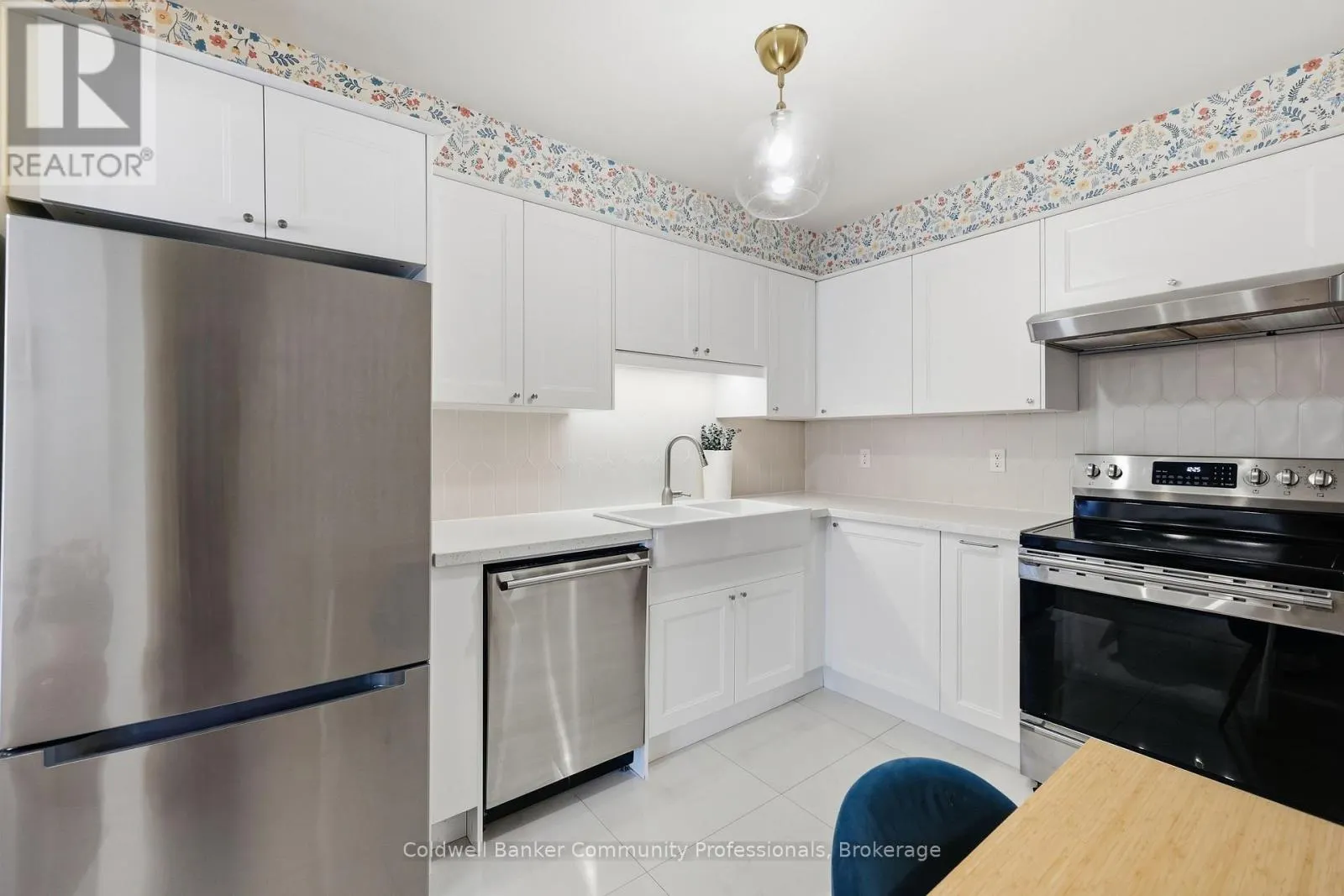 10 - 14 BRUCEDALE AVENUE E #10