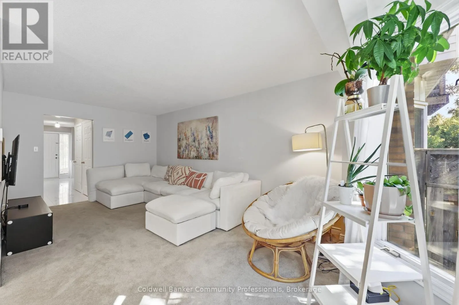 10 - 14 BRUCEDALE AVENUE E #10