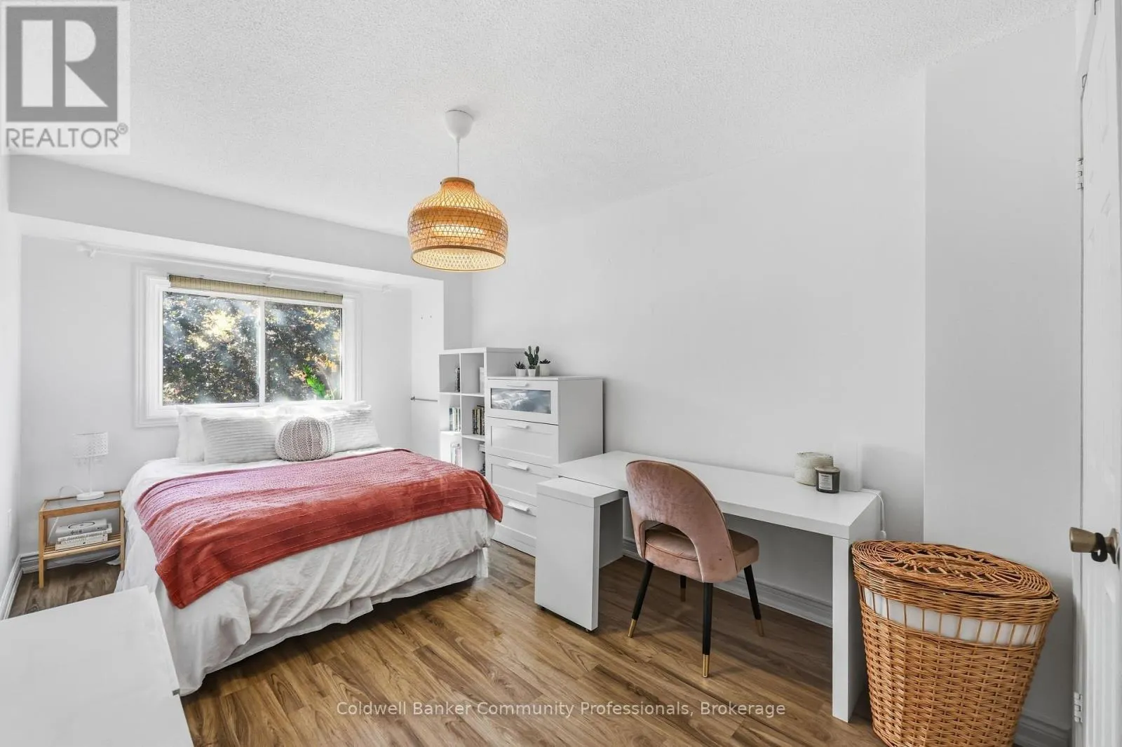 10 - 14 BRUCEDALE AVENUE E #10