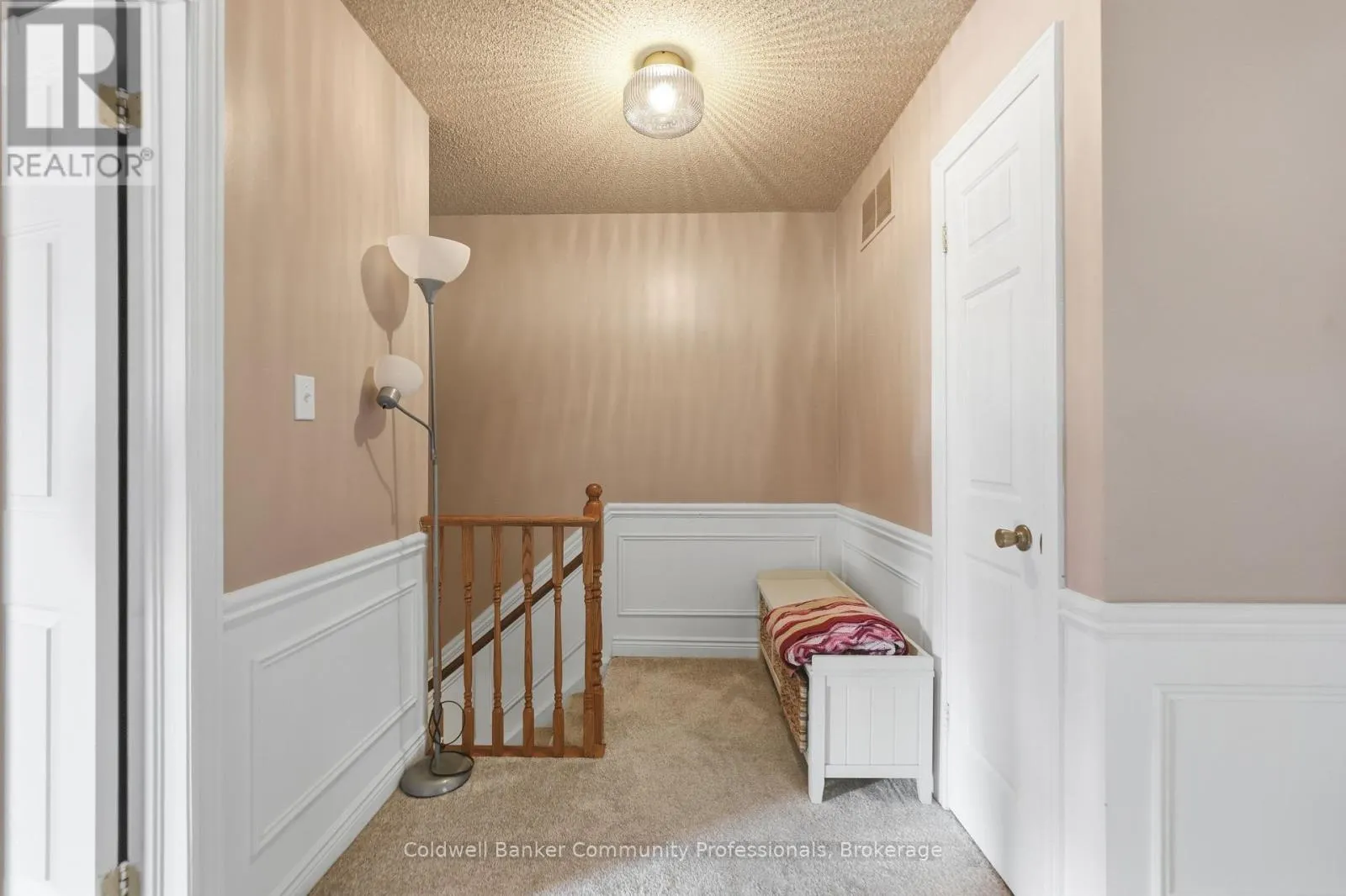 10 - 14 BRUCEDALE AVENUE E #10