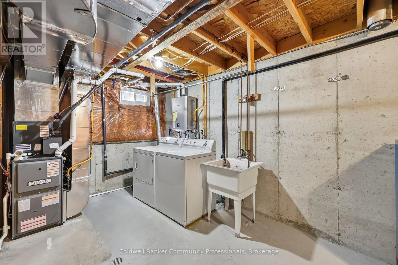 10 - 14 BRUCEDALE AVENUE E #10