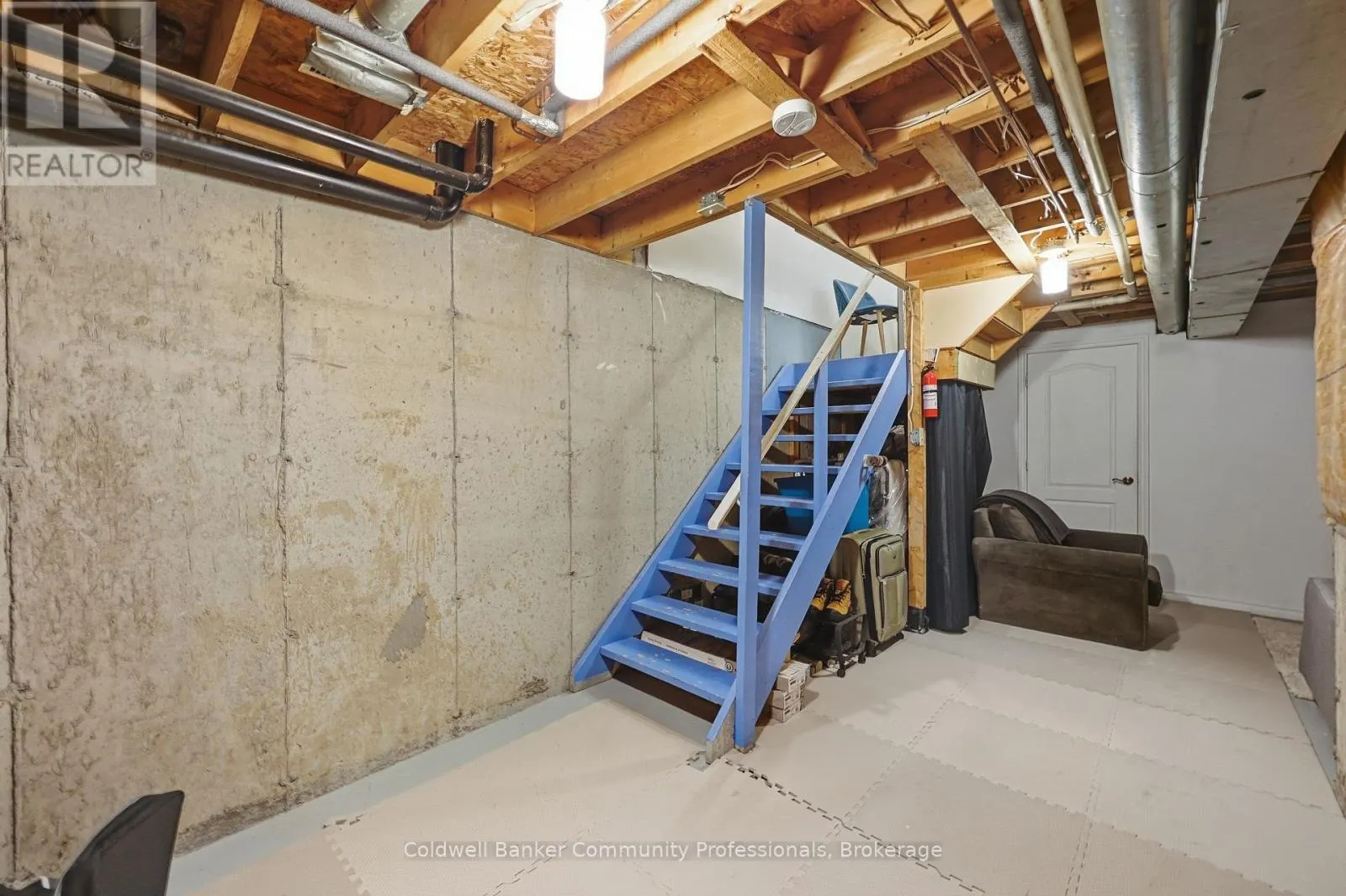 10 - 14 BRUCEDALE AVENUE E #10